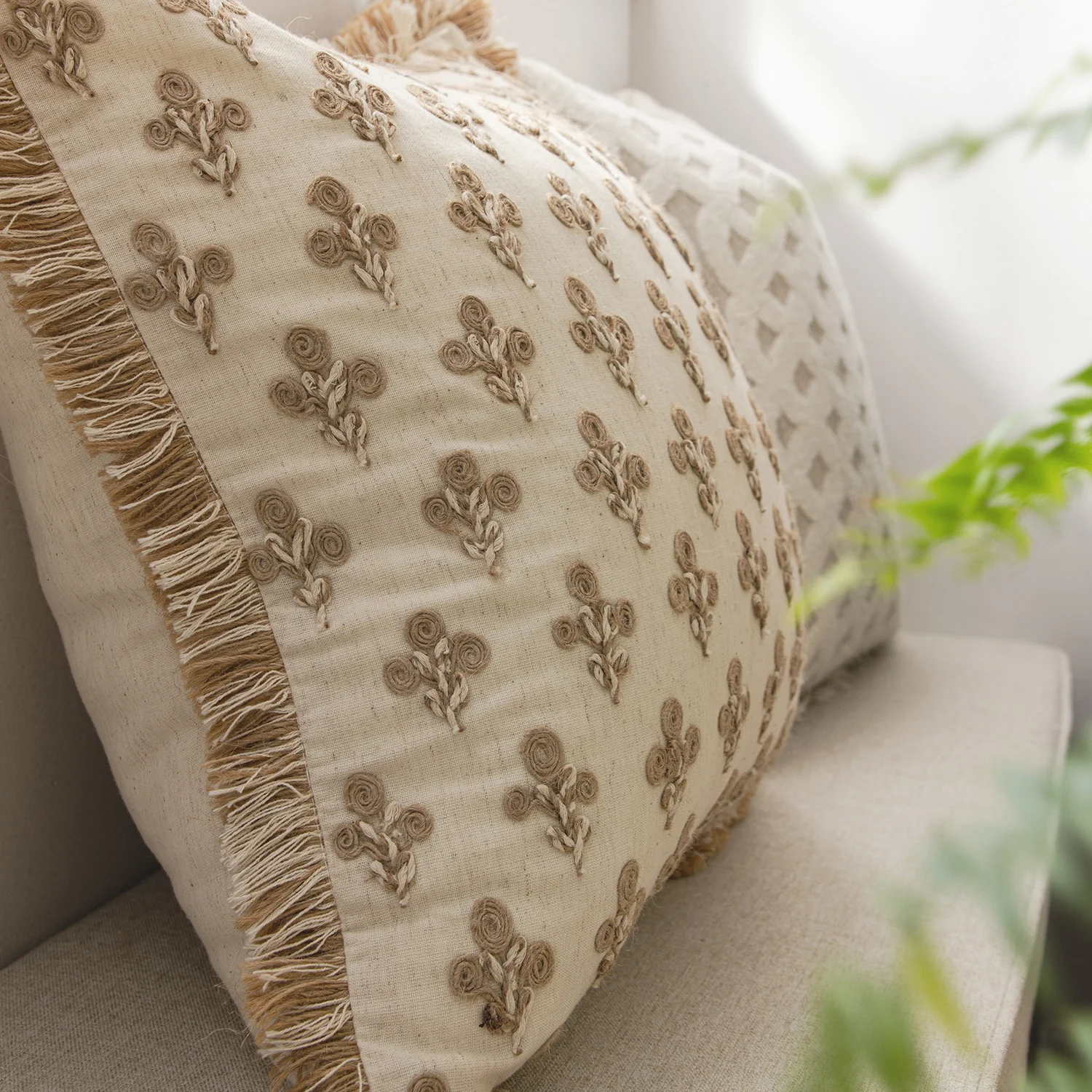 Maison Neutral Betsy Jute Floral Fringed Cushion - Image 4